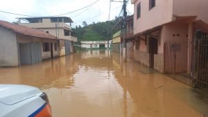 Rio Pomba continua subindo