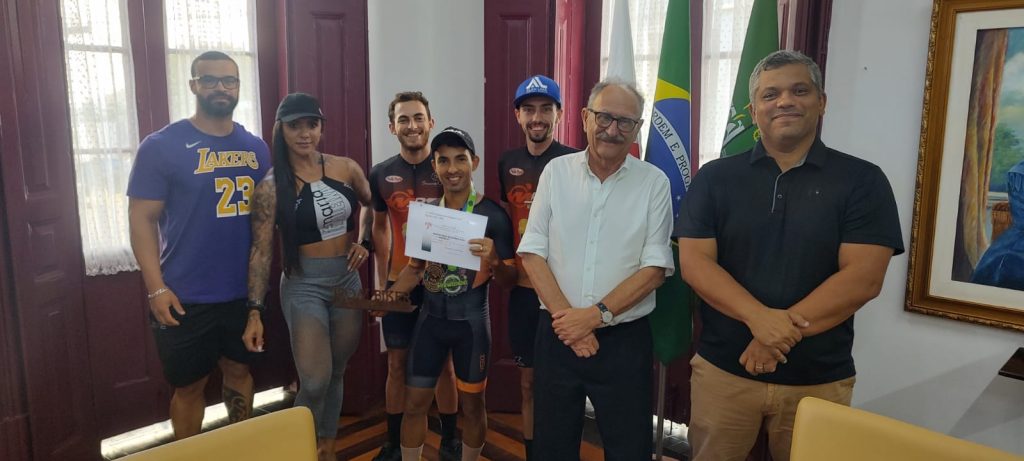 Prefeitura de Leopoldina dá Bolsa Auxílio a quatro atletas e a um treinador