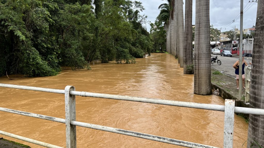Nível do Rio Pomba segue baixando em Cataguases