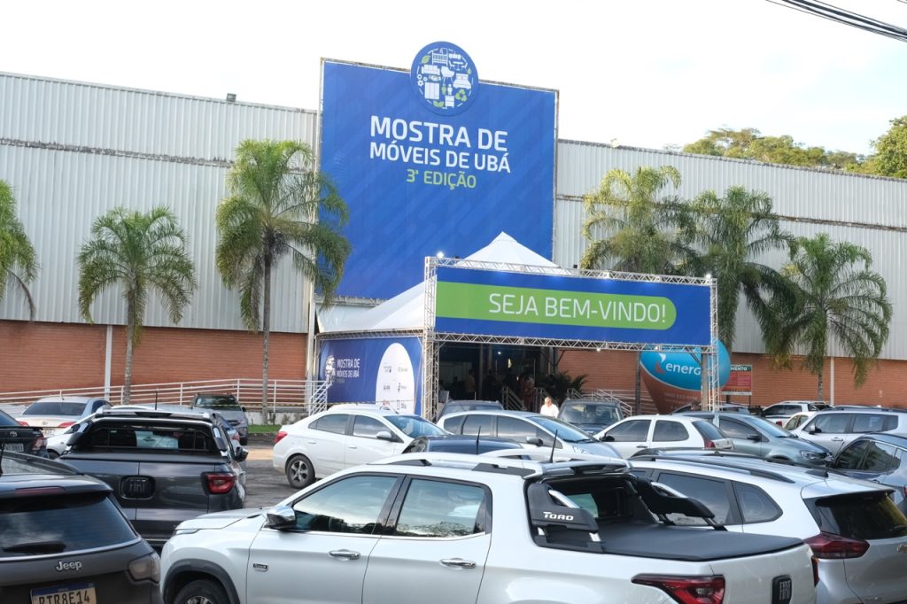 Mais de 10 mil lojistas visitam a 3ª Mostra de Móveis de Ubá