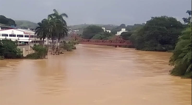 Rio Pomba sobe desde as primeiras horas desta terça-feira