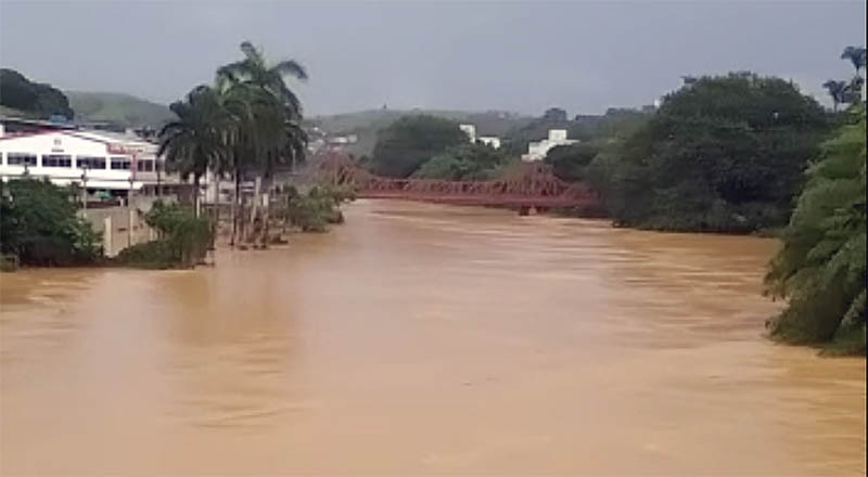 Rio Pomba sobe desde as primeiras horas desta terça-feira