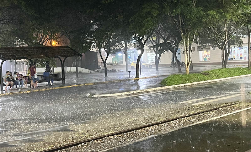 Defesa Civil alerta para chuvas de até 200 mm nesta quinta e sexta-feira