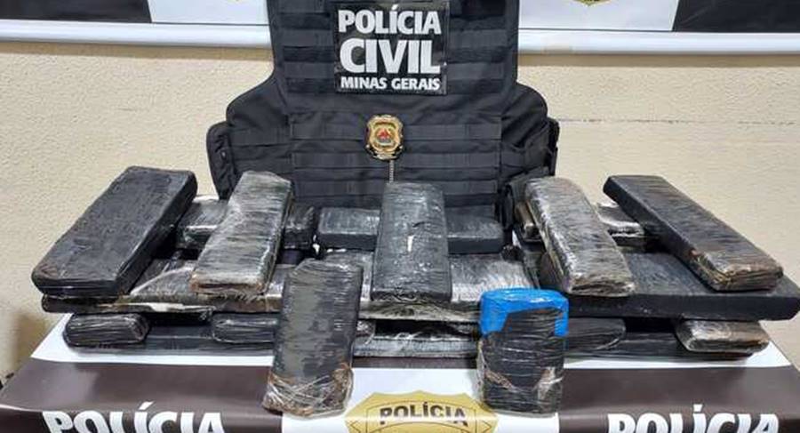 Jovem é preso com 25 barras de maconha dentro de mala em Leopoldina