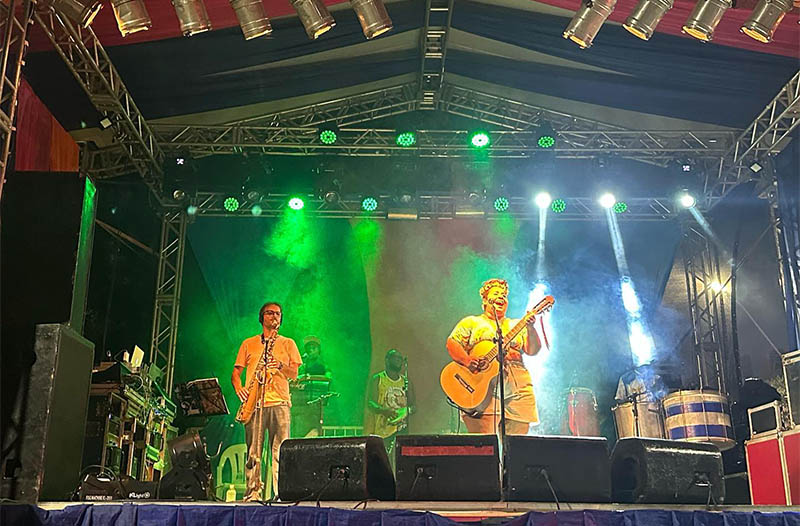 Thaylis Carneiro e matinê do Grupo TOCA animam o domingo de carnaval