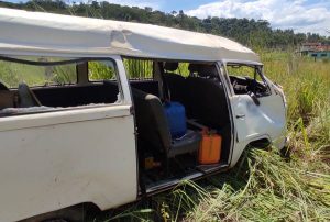 Motorista fica ferido após