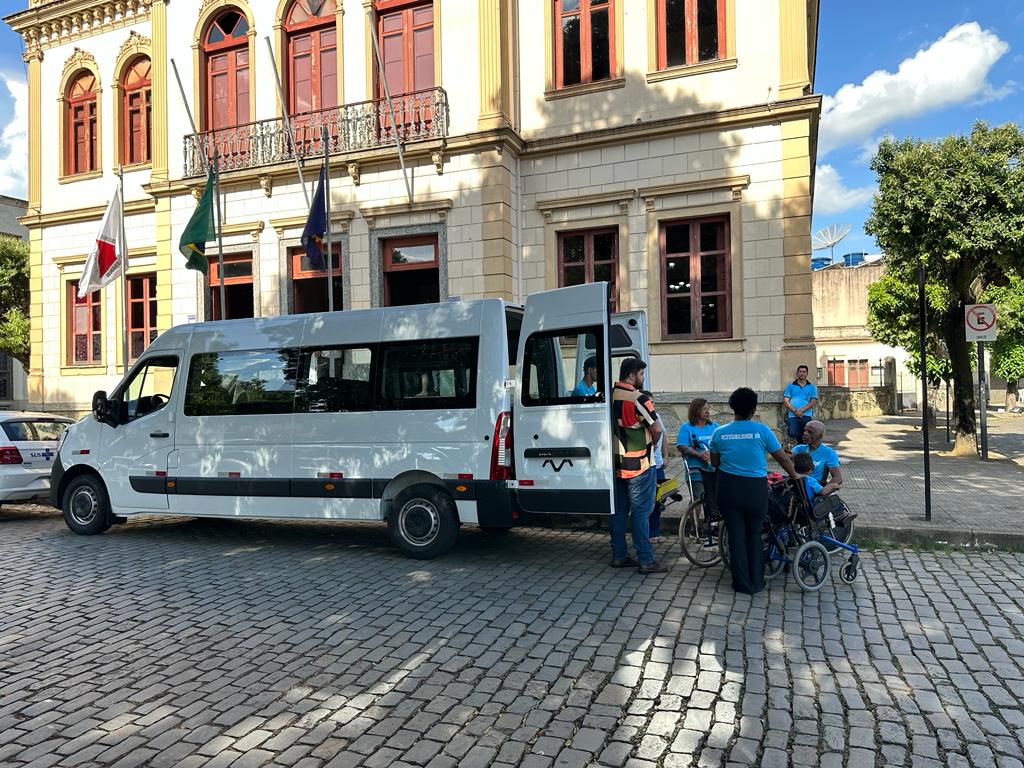 Grupo Acessibilidade Já recebe da prefeitura veículo adaptado 0Km