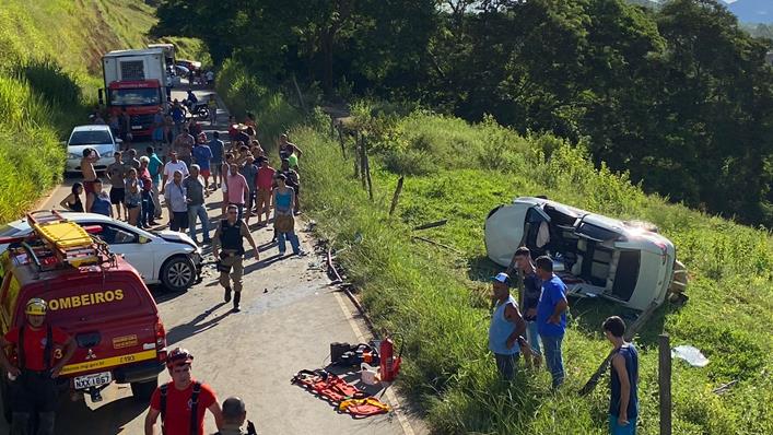 Acidente entre dois veículos mata uma pessoa na estrada Miraí-Muriaé