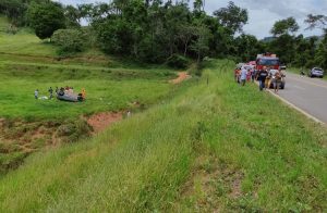 Capotamento deixa duas mulheres