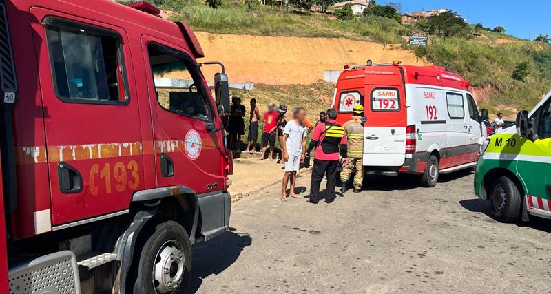 Colisão entre moto e carro deixa feridos na BR-116 em Além Paraíba