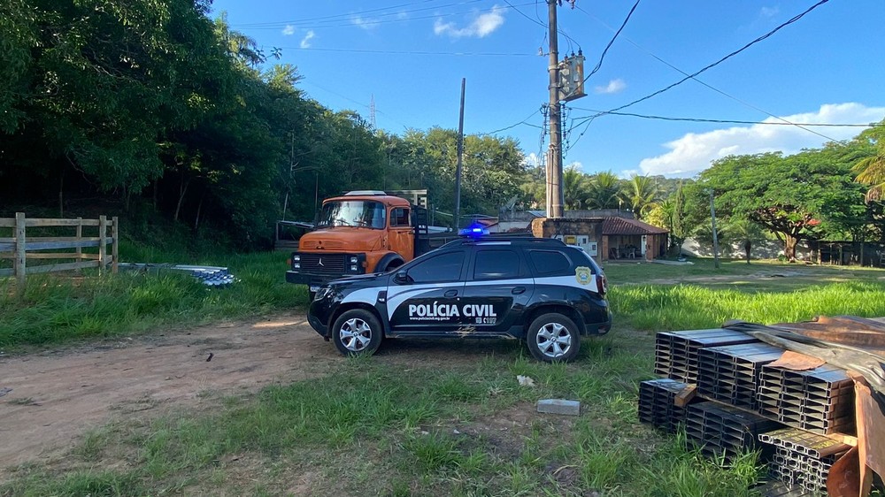 Caminhão e carga roubados são encontrados em Rio Pomba e Ubá