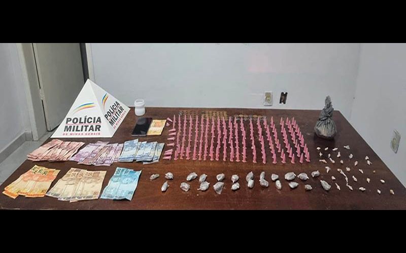 Adolescente é apreendido com mais de 200 pinos de cocaína em Rodeiro
