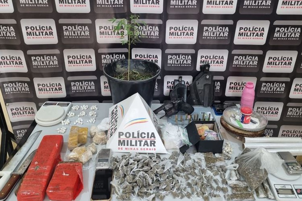 Trio é preso com 377 porções de cocaína e maconha, em Muriaé