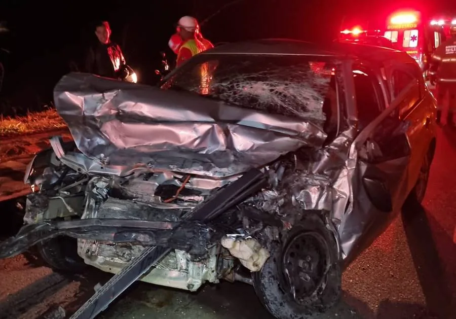 Jovem morre em acidente entre carro e carreta na BR-116 em Leopoldina