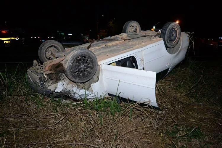 Acidente na BR-116 deixa dois veículos destruídos em Muriaé