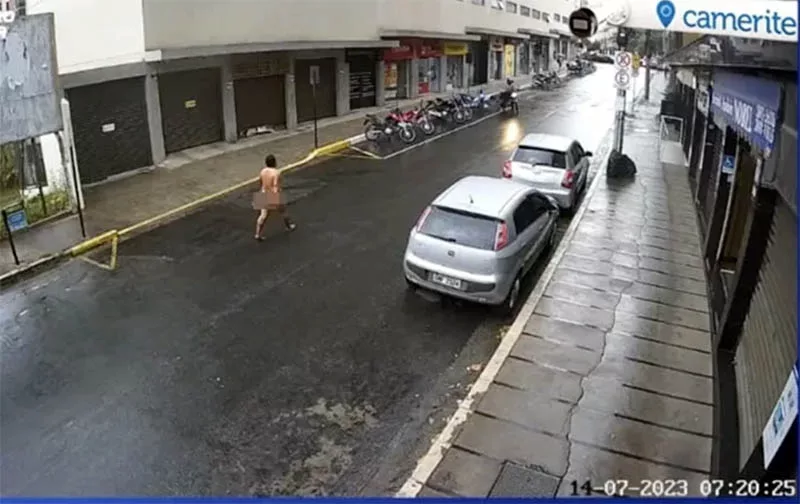 Após ser atacado por cães, homem anda pelado em ruas de Viçosa