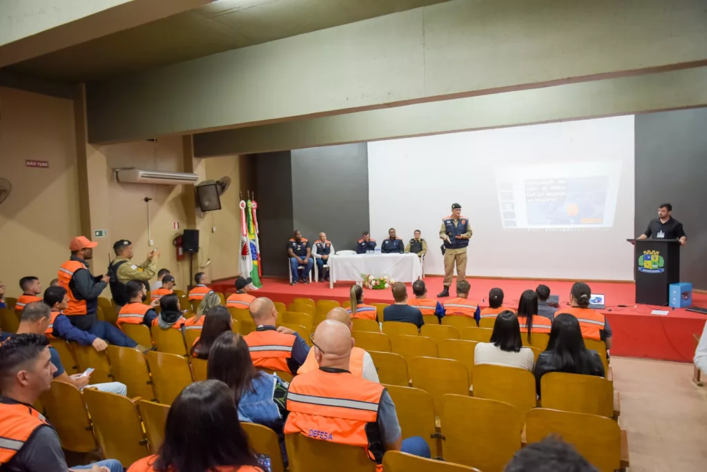 Astolfo Dutra realiza workshop sobre ações em Defesa Civil