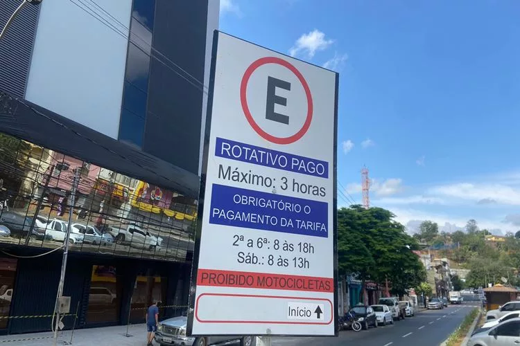 Estacionamento rotativo começa a ser cobrado em ruas de Muriaé