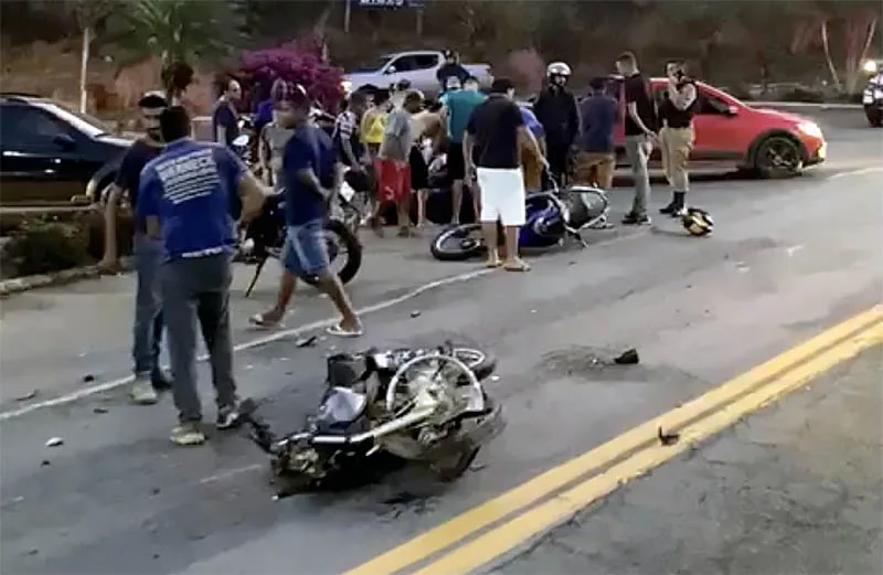 Colisão entre motocicletas deixa dois feridos em Astolfo Dutra