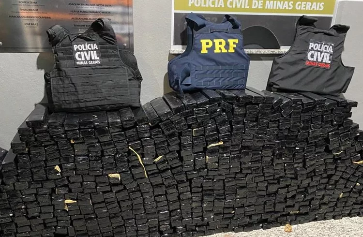 Polícia Civil incinera mais de 700 quilos de maconha em Muriaé