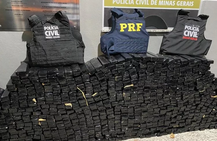 Quadrilha é presa em Muriaé e 826 barras de maconha são apreendidas