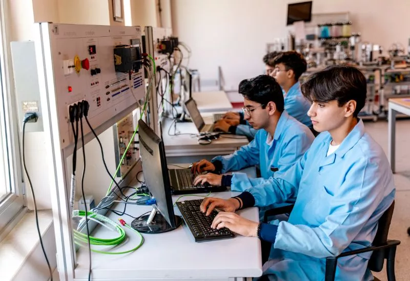 Escolas já podem se inscrever no programa Trilhas de Futuro