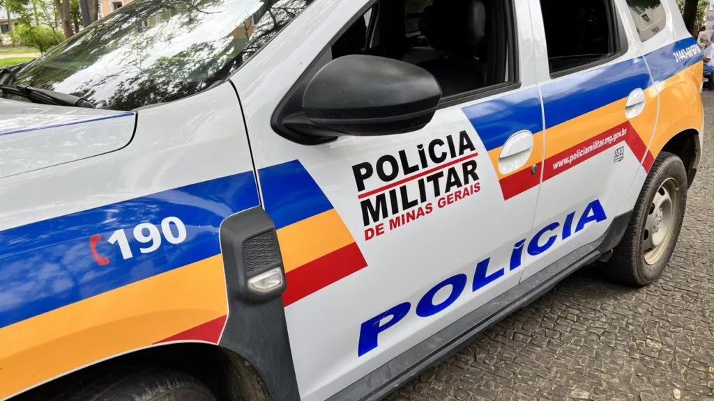 Jovem é preso após agredir policial ao ser abordado em Miraí