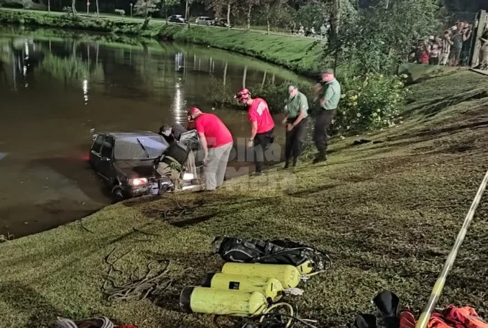 Carro cai em represa da UFV e motorista morre afogado