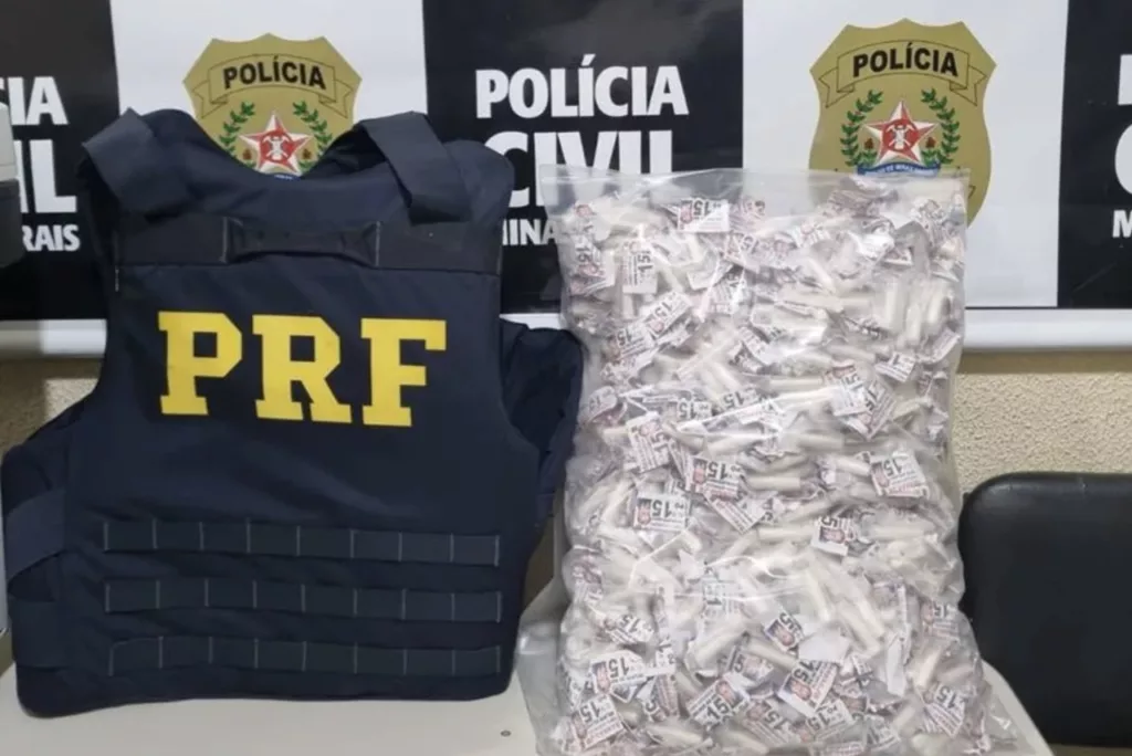 Operação em Leopoldina prende dois e apreende cerca de mil pinos de cocaína
