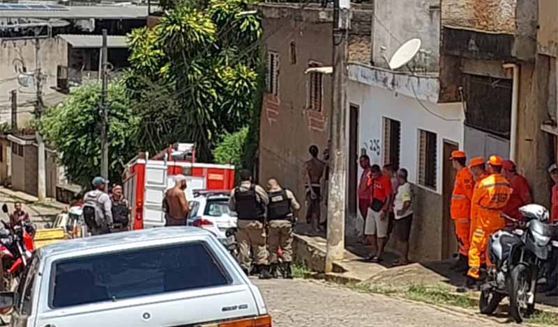 Corpo de idoso é encontrado dentro de casa no Bairro Leonardo