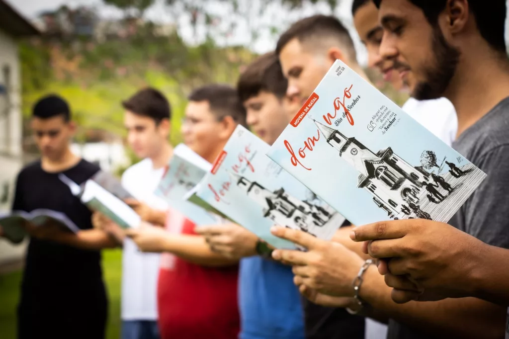 Livros da Novena de Natal estão disponíveis nas paróquias de Cataguases