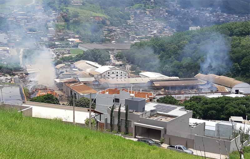 Indústria Ponte Nova divulga nota oficial sobre incêndio