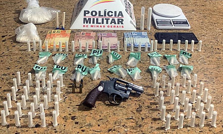 Homem é preso com drogas e arma durante operação em Leopoldina