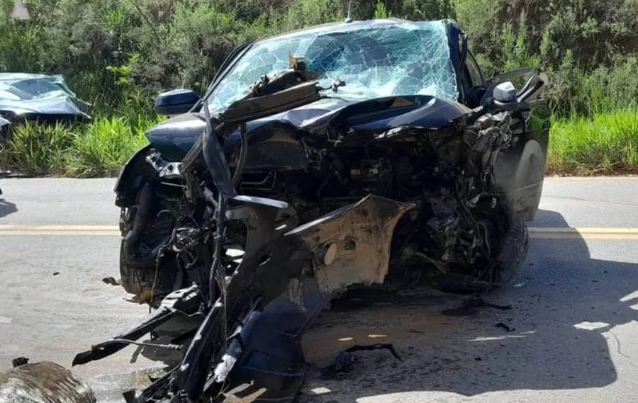 Homem morre preso às ferragens em acidente na MG-447 em Ubá