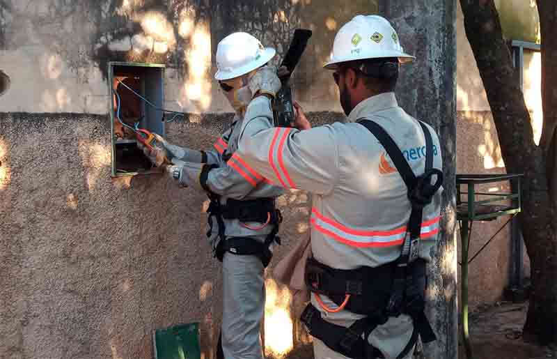 Idosa que usa respirador consegue na Justiça direito de não pagar conta de luz