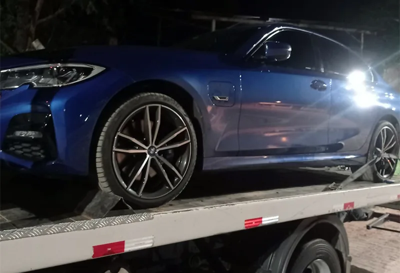 PMRv recupera BMW roubado e prende motorista em Além Paraíba