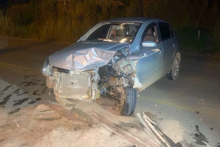 Colisão entre veículos fere duas pessoas na estrada entre Miraí e Muriaé