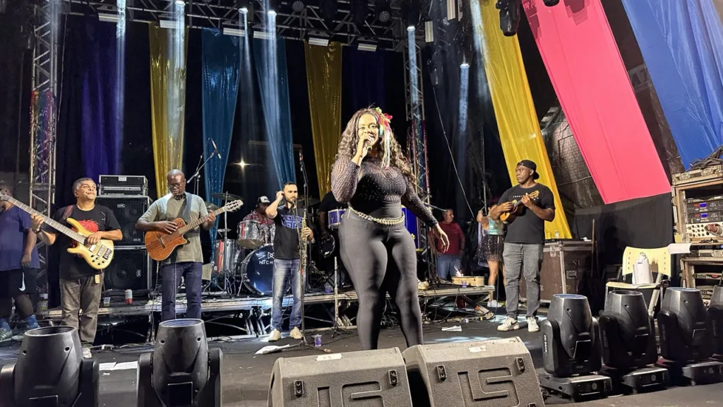 Sandra Portella agita o público com show empolgante