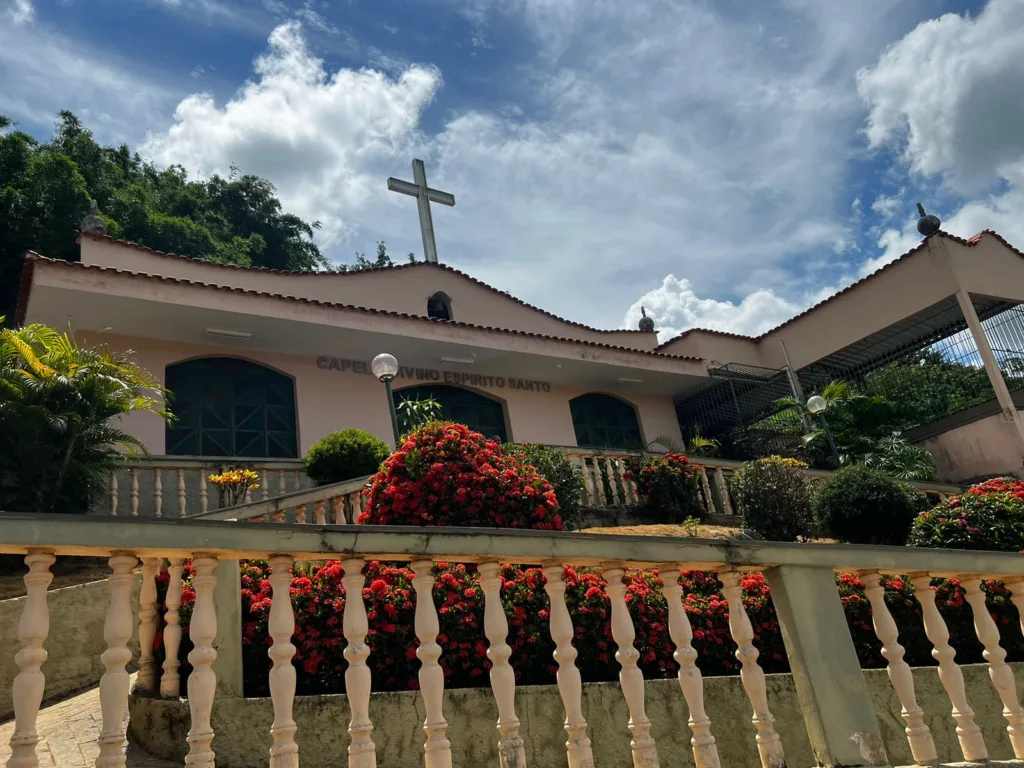 Ladrão arromba e furta igreja católica no Pouso Alegre