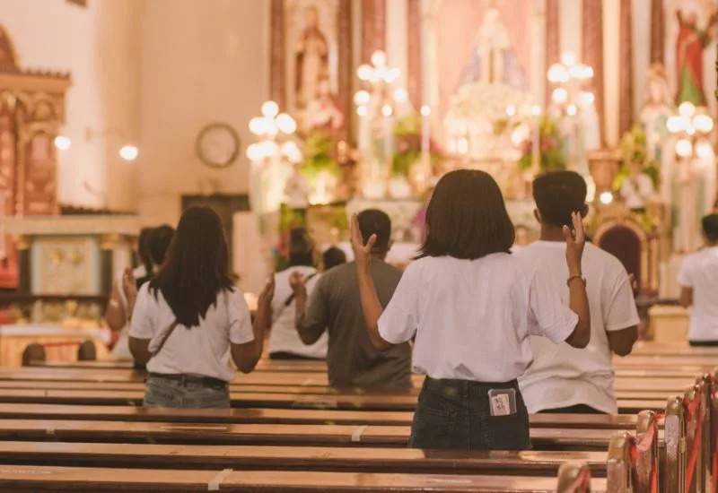 Brasil tem mais estabelecimentos religiosos que escolas e hospitais