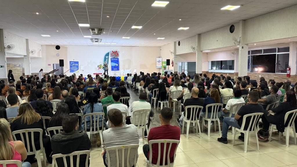 Rodrigo Morart faz palestra show para vendedores de Cataguases