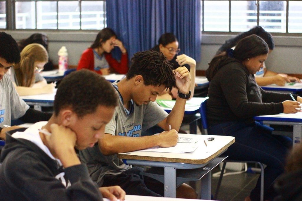 Até sexta estudantes mineiros podem solicitar isenção da taxa do Enem