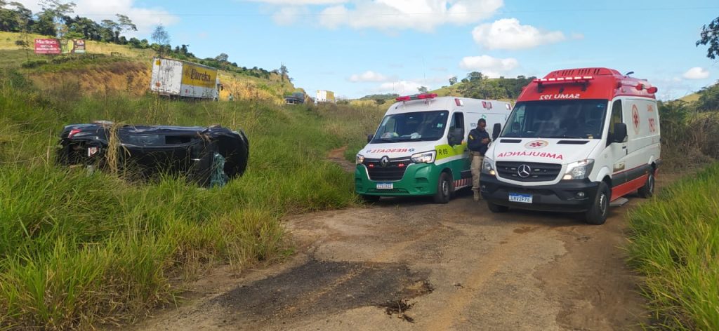 Motorista inabilitado causa acidente na BR-116, em Laranjal