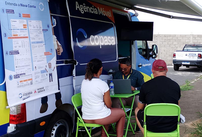 Agência Móvel aproxima Copasa de moradores em Cataguases