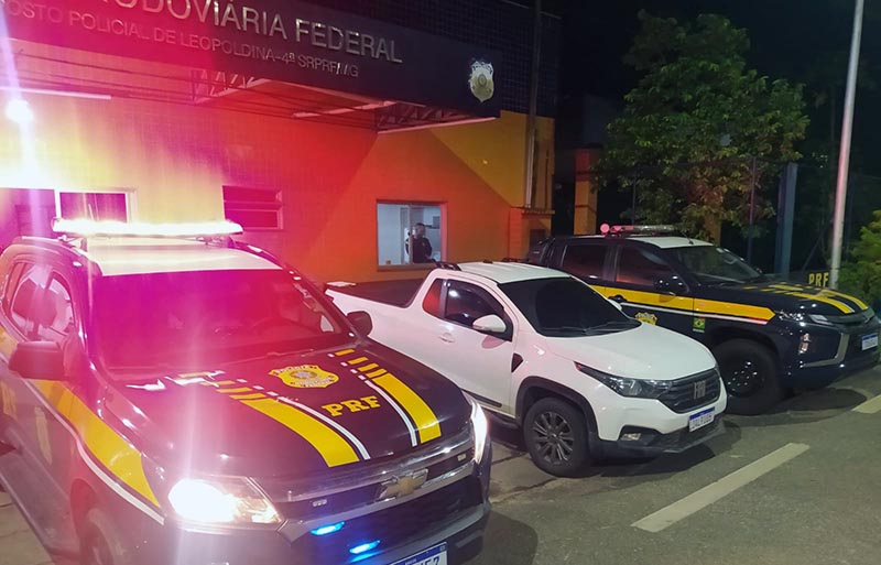 PRF recupera em Leopoldina caminhonete furtada em Macaé