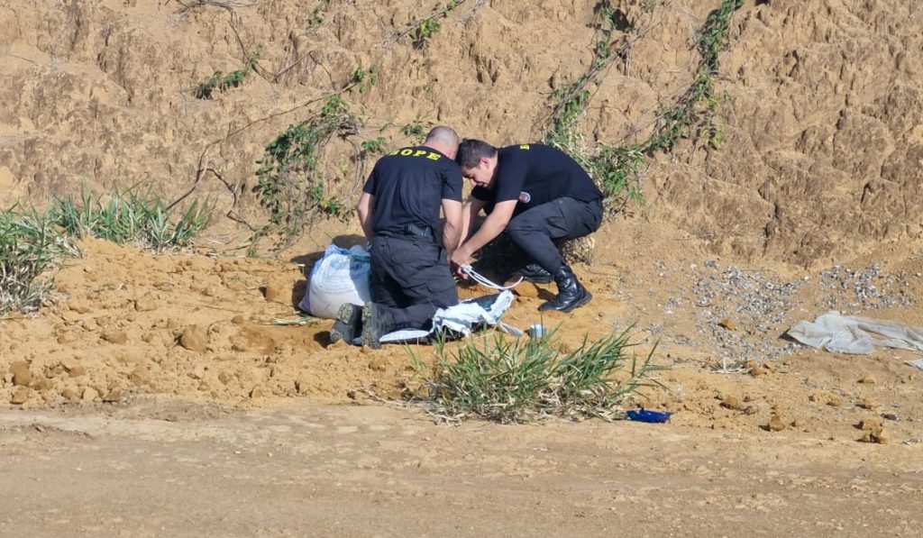 Munição de morteiro é detonada pelo BOPE, em Miraí