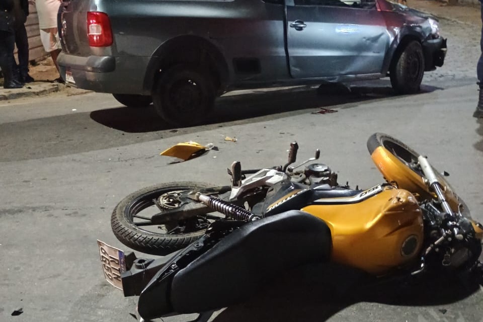 Jovem morre em acidente entre motocicleta e automóvel, em Leopoldina