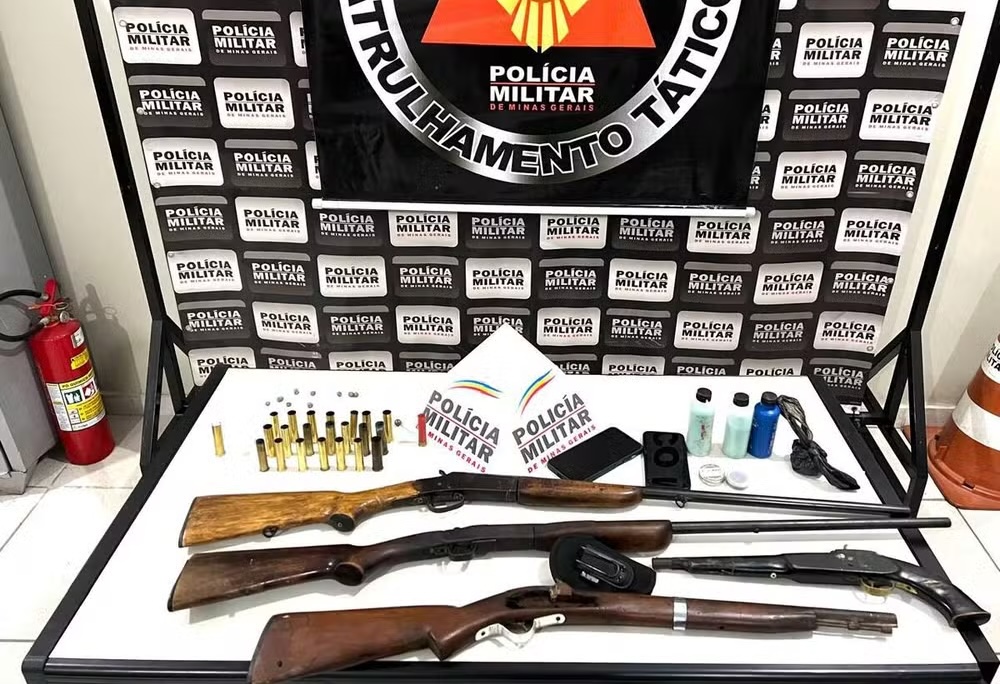 Homem é preso por posse ilegal de armas após denúncia de violência doméstica