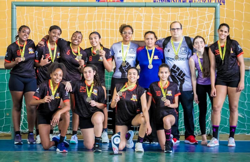 ADI é campeã invicta do Mineiro Zona E de handebol juvenil