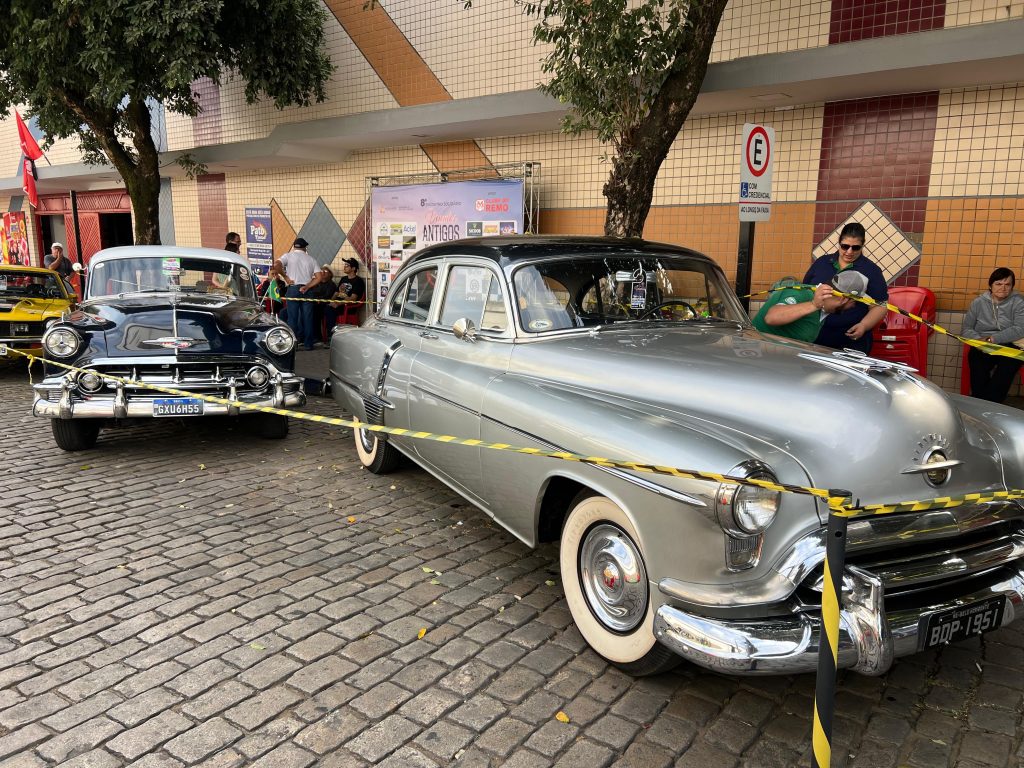 Encontro de Veículos Antigos traz preciosidades a Cataguases